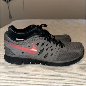 NIKE Men’s Cross Training Athletic Shoes